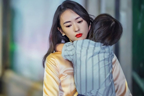 Từng tha thứ cho chồng ngoại tình không ngờ có ngày gái trẻ bế con đến tận nhà nhận bố