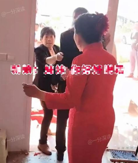 Chàng trai 27 lấy vợ 59 tuổi, sốc nặng với yêu cầu của cô dâu trong đám cưới- Ảnh 4.