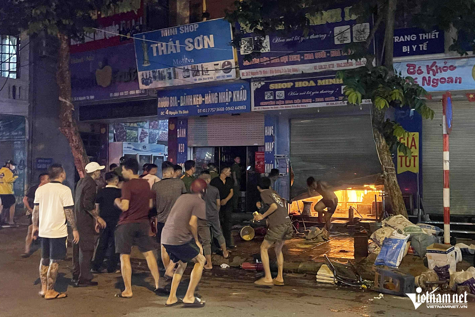 W-chay cua hang hoa 1.jpg