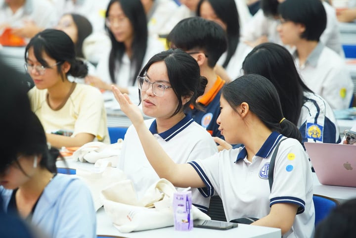 Các trường đột ngột bỏ khối C vào phút chót, Bộ GD&ĐT yêu cầu điều chỉnh lại.