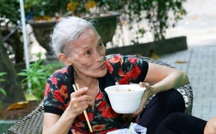 Nghệ sĩ Bo Bo Hoàng vẫn minh mẫn, không có bệnh nền.