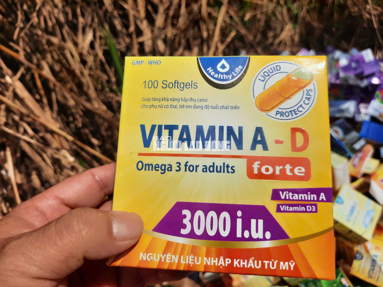 Phát hiện số lượng lớn thuốc, thực phẩm chức năng bỏ ở Bình Chánh - Ảnh 17.