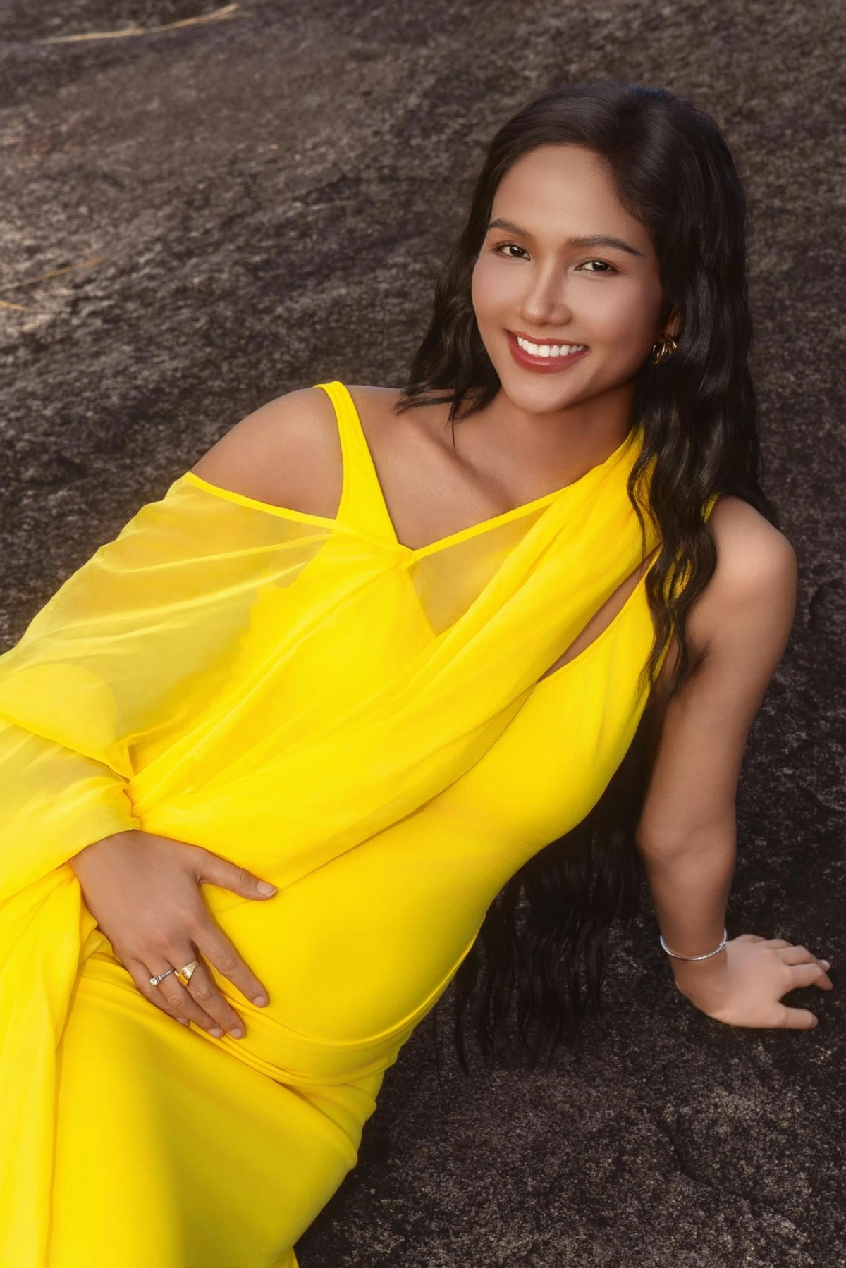 thoi trang giau bung cua hoa hau h hen nie truoc khi thong bao tin vui hinh anh 1