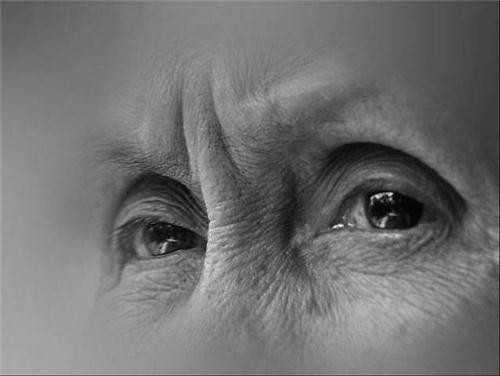 Từng khiến cả phố trầm trồ vì con cái thành đạt, cụ bà 91 tuổi bật khóc hối hận ước giá con học hành bình thường thôi - Ảnh 2.