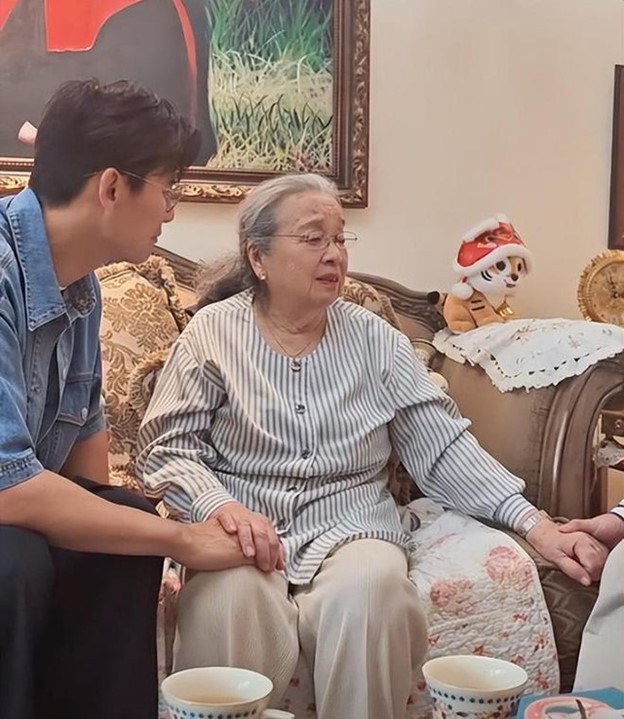 Tuổi U90 của người bị ghét nhất trong Hoàn Châu Cách Cách, hiện ra sao?- Ảnh 9.