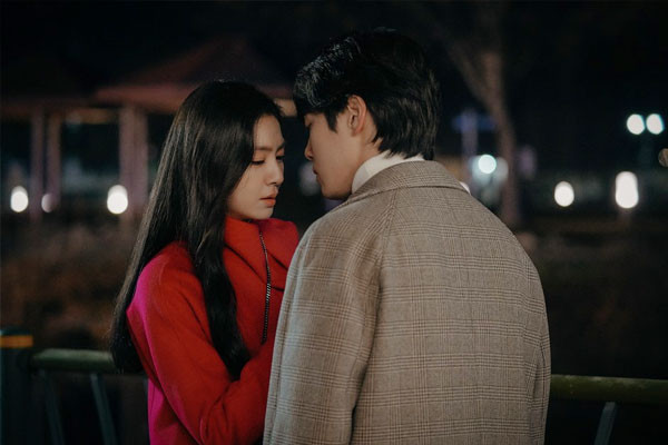 Yêu trai trẻ qua ứng dụng hẹn hò bị lừa tình lừa tiền cũng là lúc cay đắng biết mình có thai