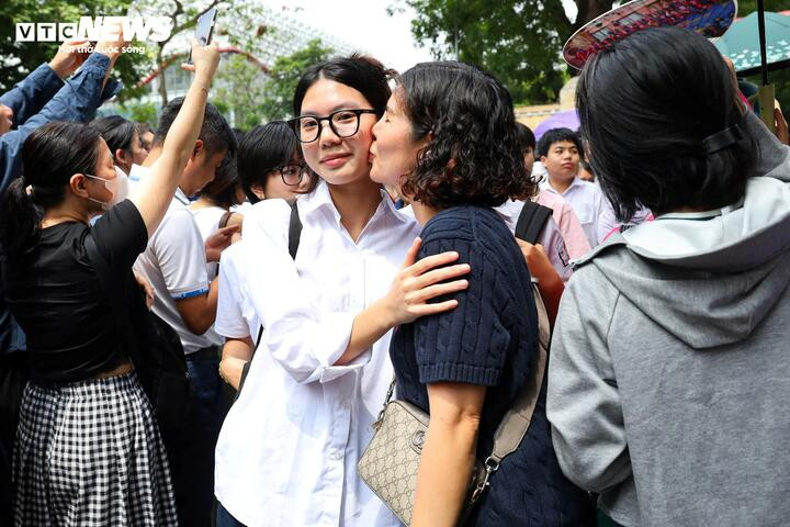 Thí sinh hoàn thành xong bài thi môn Ngữ văn.