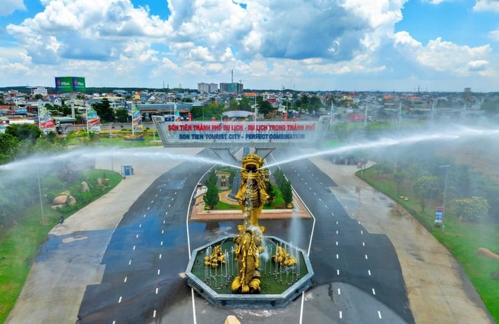 Đồng Nai: Sập giàn giáo công trình trong khu du lịch Sơn Tiên, 2 người chết- Ảnh 1.