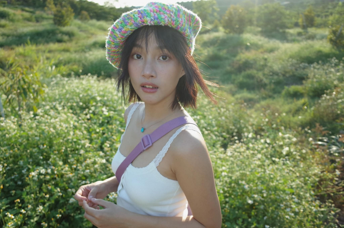 Nữ diễn viên kém 13 tuổi khiến Quốc Trường rung động với vẻ đẹp quyến rũ - Ảnh 13.