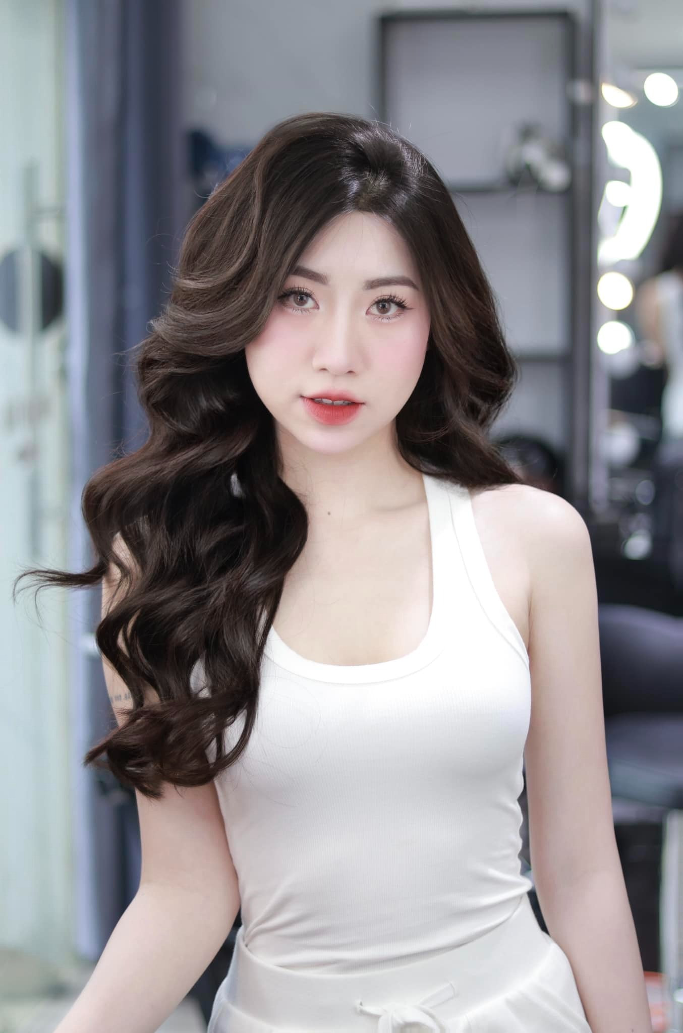 Rộ tin Văn Toàn đã có người yêu từ mặt đến vóc dáng đều nuột cực thân với Hòa Minzy