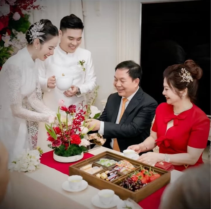 Hương Liên và Minh Trung trong lễ ăn hỏi vừa qua.