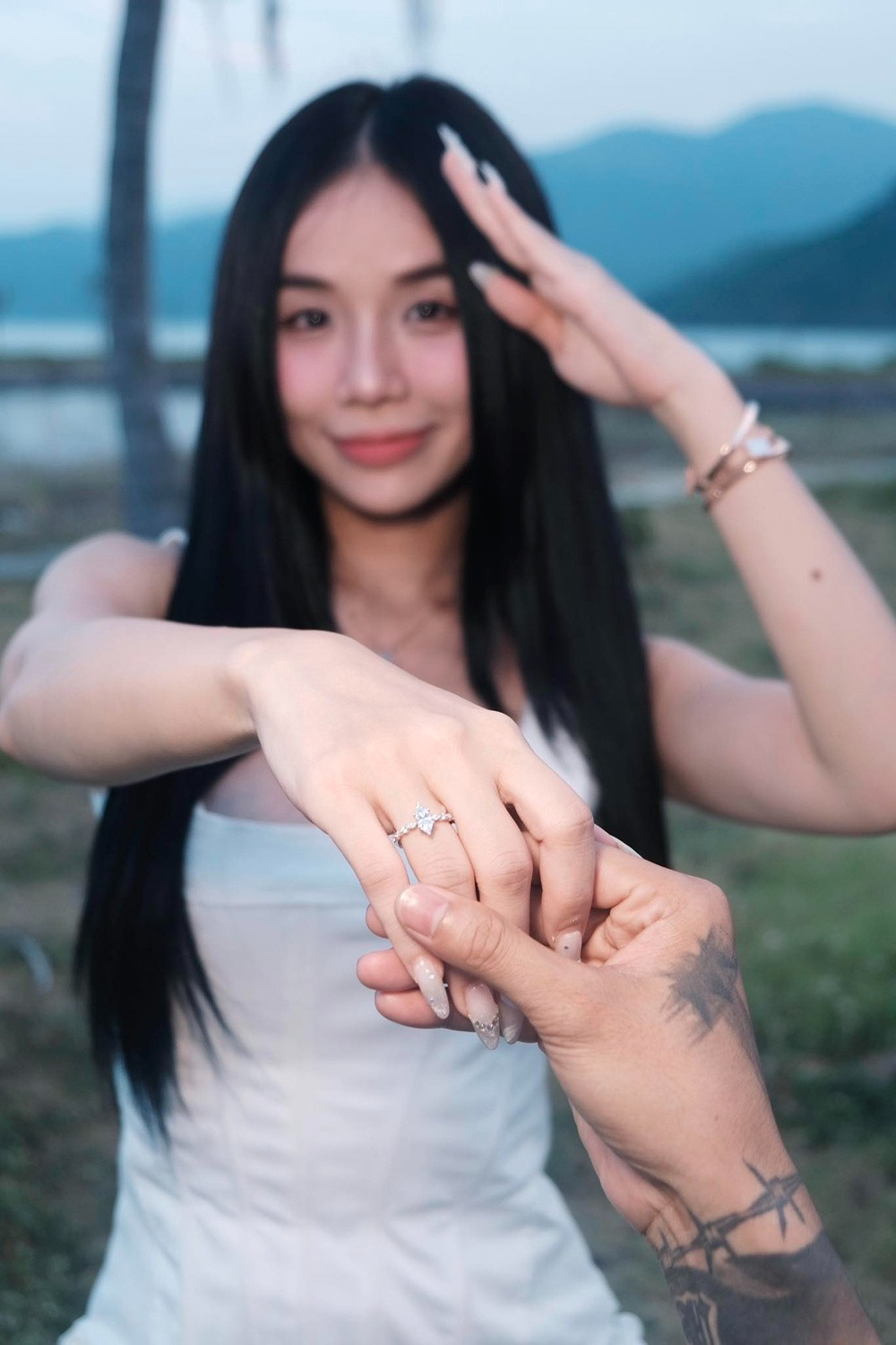 Đạt G Cindy Lư công khai thiệp cưới hôn lễ đang tới rất gần