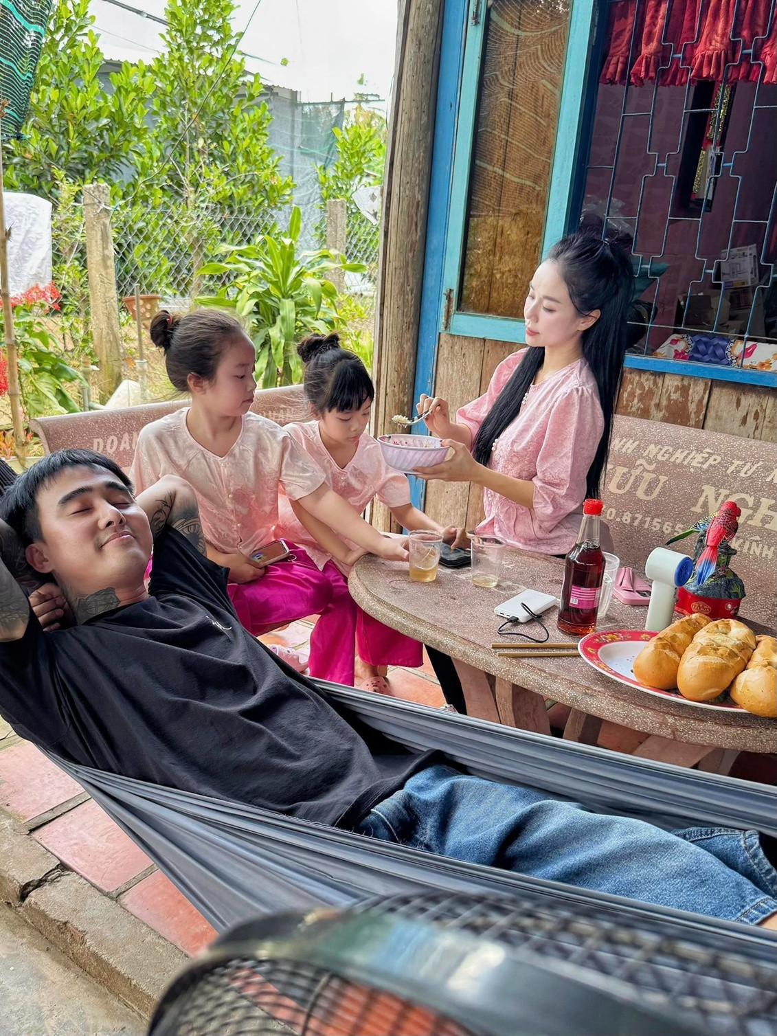 Đạt G Cindy Lư công khai thiệp cưới hôn lễ đang tới rất gần