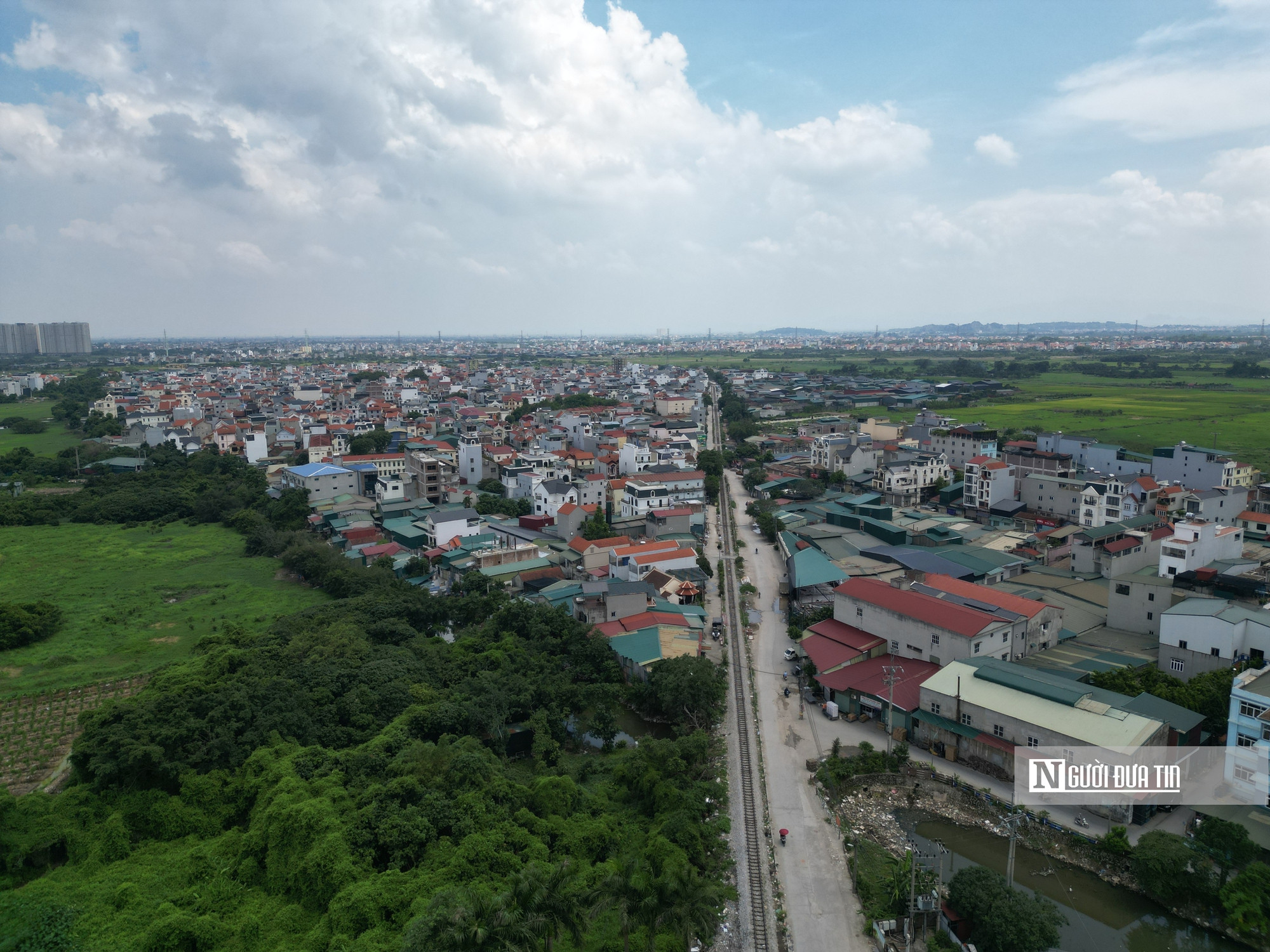 Hàng tấn bánh kẹo hết hạn, không rõ nguồn gốc tại