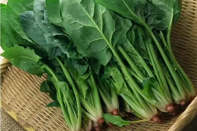 Cách chế biến rau chân vịt rất đơn giản, nhanh gọn. (Ảnh: Sohu)