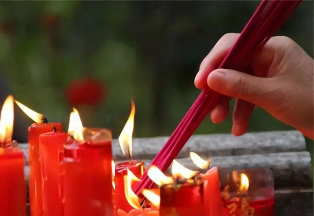 Khung giờ vàng thắp hương ngày mai – Rằm tháng 5 âm lịch 2025 để đắc được cát lành, vạn sự như ý- Ảnh 3.