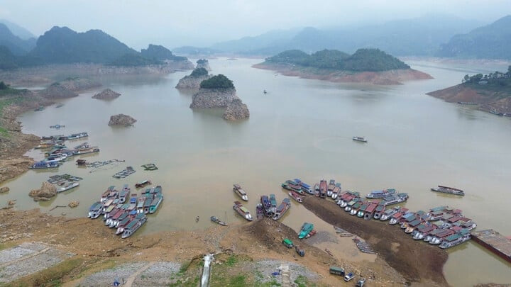 Nơi từng là đầu mối nhộn nhịp tàu thuyền đưa khách tham quan đảo Dừa, chùa Thác Bờ... nay đìu hiu vắng bóng khách. (Ảnh: Đặng Tình)