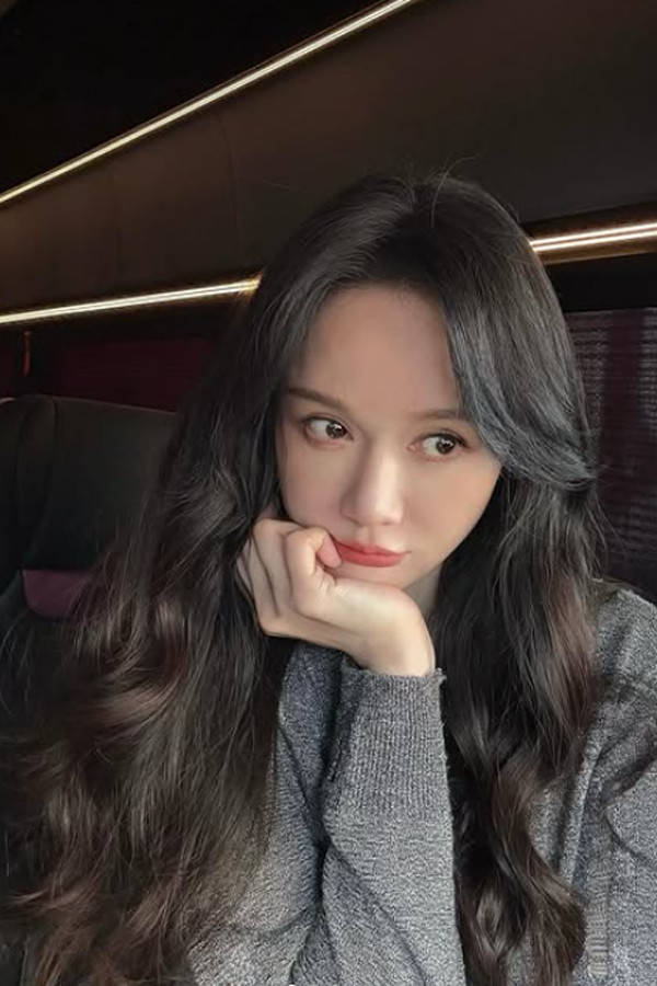 Tranh cãi chuyện nữ diễn viên nổi tiếng găm cả trăm cây kim lên mặt để 'trẻ mãi không già'- Ảnh 4.