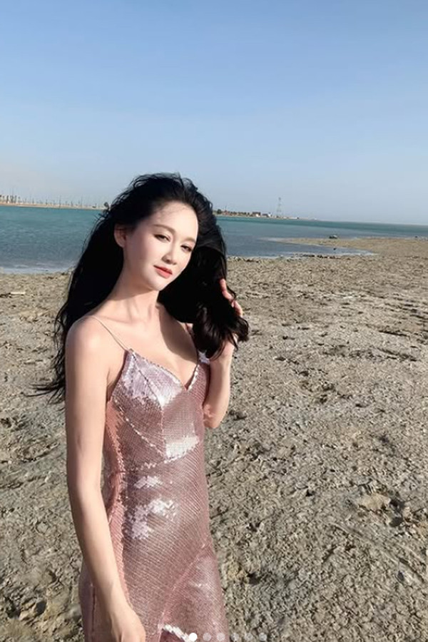 Tranh cãi chuyện nữ diễn viên nổi tiếng găm cả trăm cây kim lên mặt để 'trẻ mãi không già'- Ảnh 10.