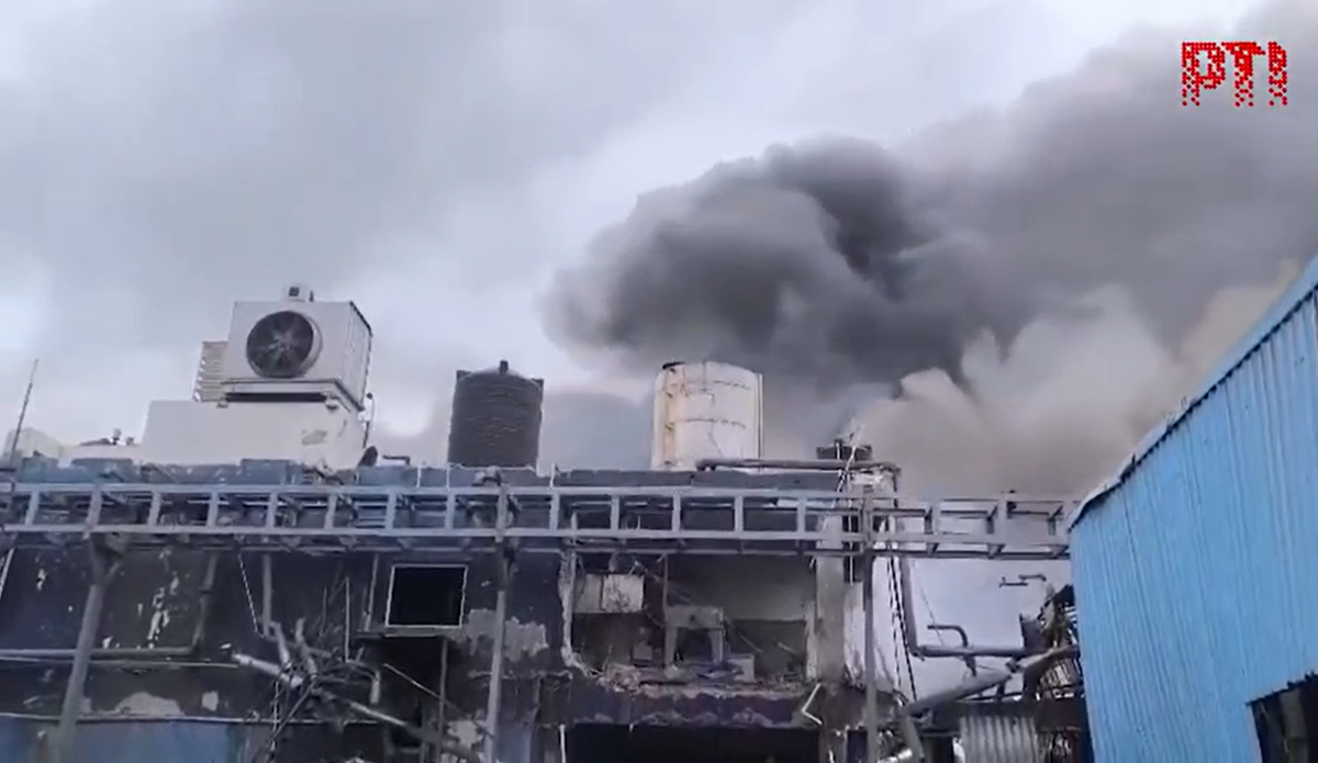 Sau tiếng nổ lớn, nhà cửa tan nát 10 người tử vong- Ảnh 1.