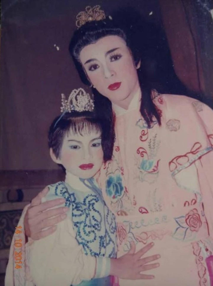 Bình Tinh đi diễn từ khi còn nhỏ.