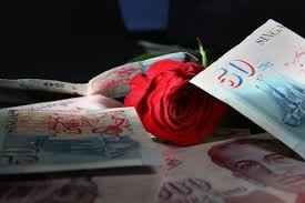 Chồng trẻ sốc nặng khi phát hiện vợ 50 tuổi: Suốt thời gian chung sống chưa từng thấy mặt mộc - Ảnh 2.