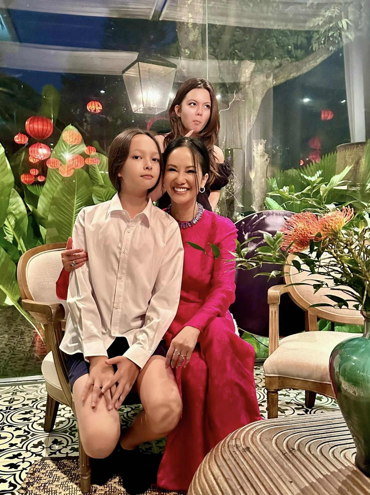 Con trai diva Hồng Nhung cắt phăng mái tóc dài thương hiệu diện mạo hiện tại nhận chẳng ra