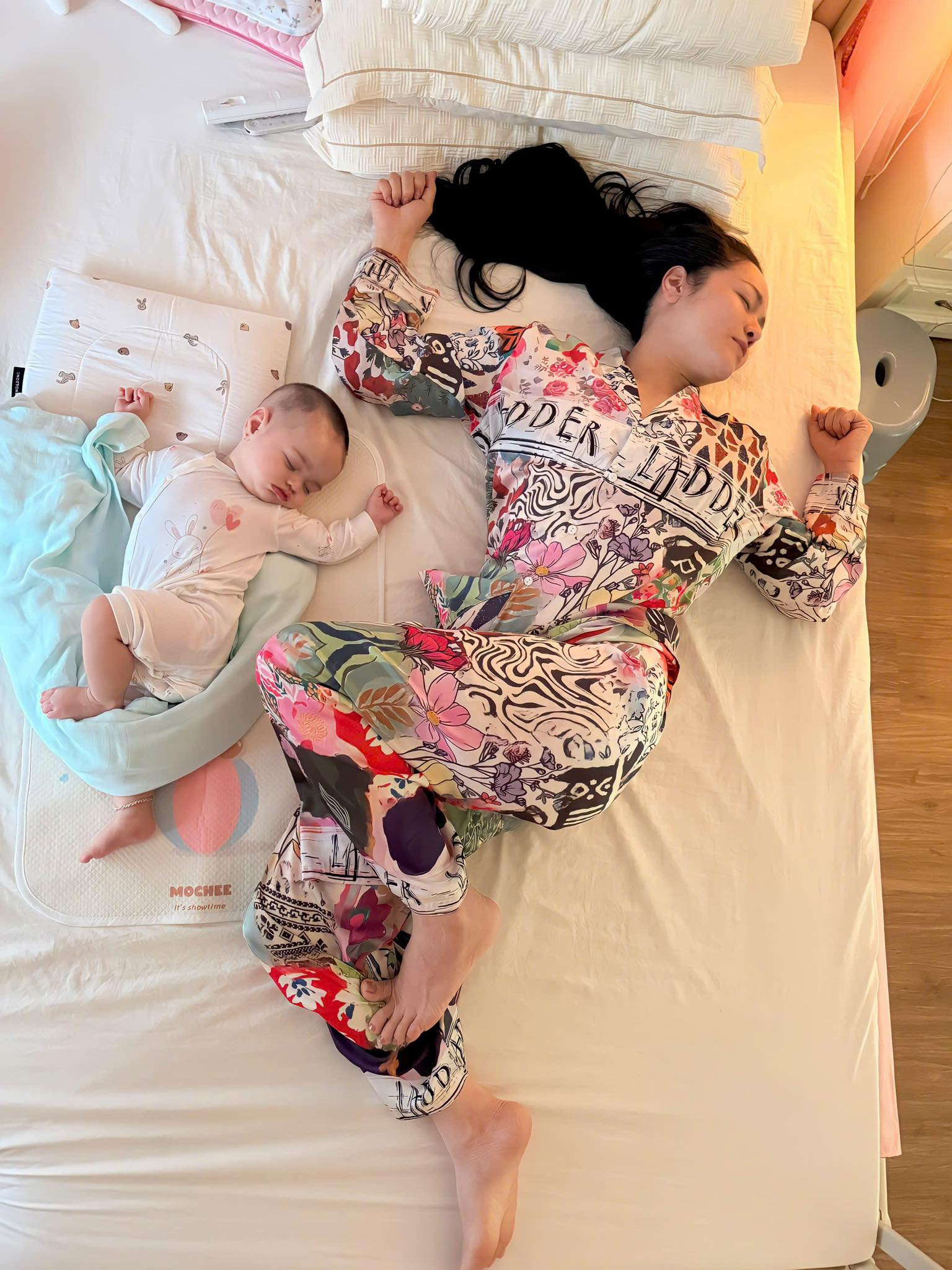 Cuộc sống bình yên, viên mãn của ca sĩ Nhật Kim Anh từ khi có con gái đáng yêu, xinh xắn  - Ảnh 2.