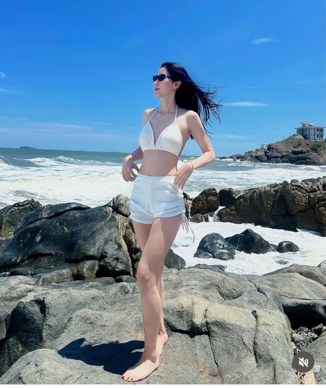Kiều Trinh 'đốn tim' người hâm mộ với bộ ảnh bikini nóng bỏng - Ảnh 2.