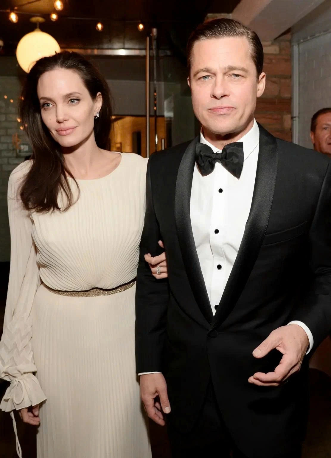 ly do brad pitt muon xem tin nhan rieng tu cua vo cu angelina jolie hinh anh 1