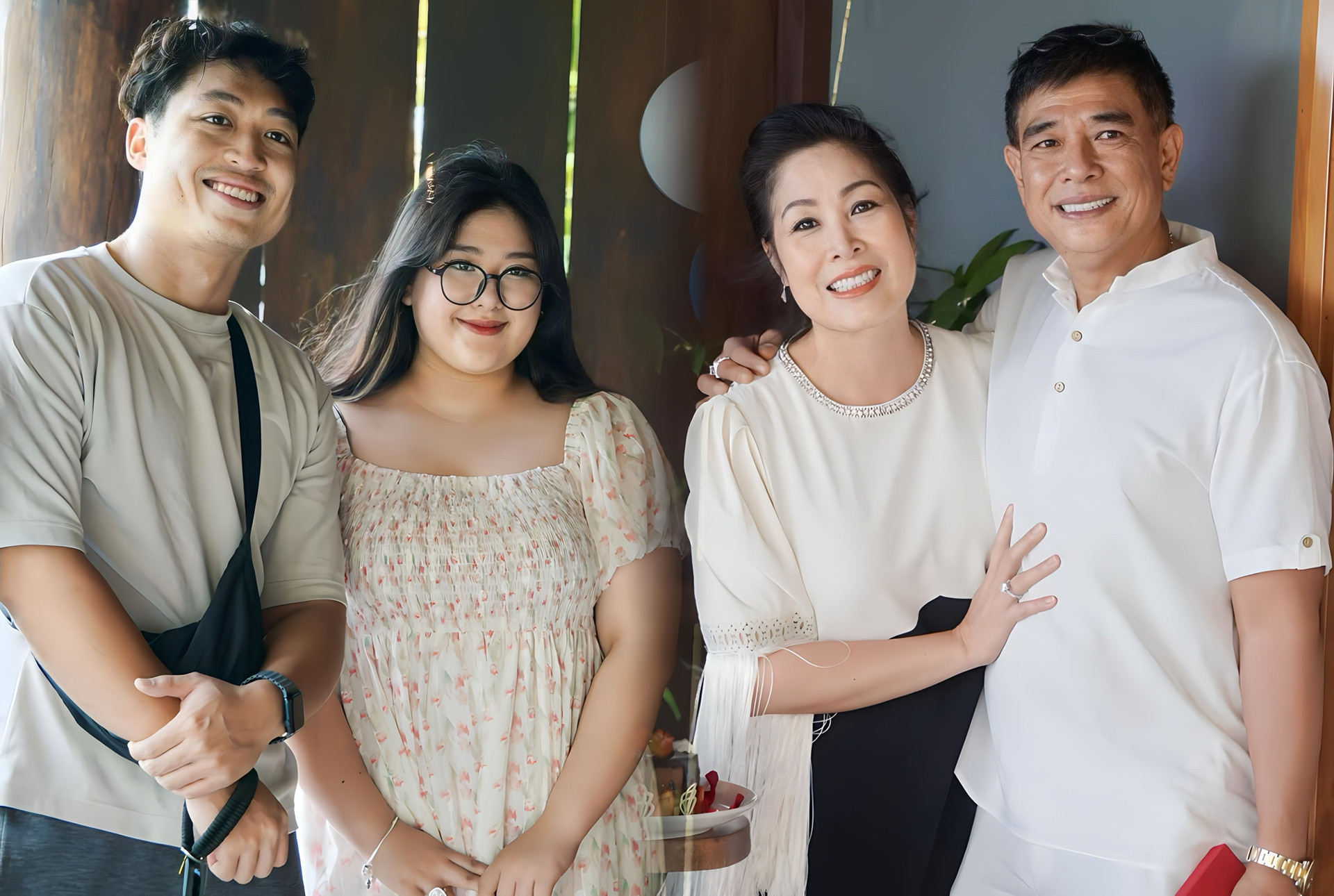 Nữ NSND tái hôn với tài tử điện ảnh một thời, sở hữu cơ ngơi hoành tráng, U60 vẫn tận tụy với nghề- Ảnh 8.