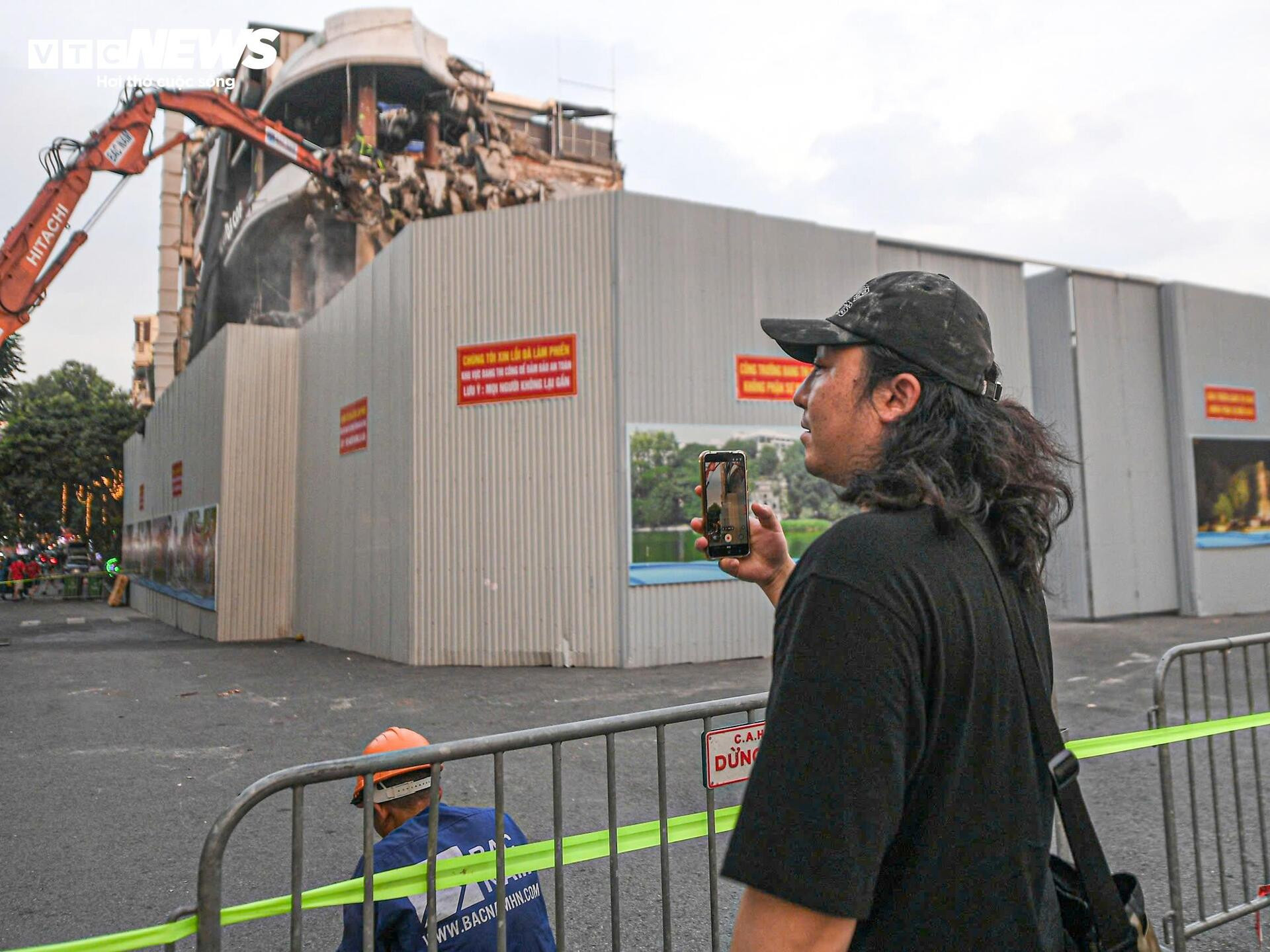 Sau 1 tháng bị tháo dỡ, tòa nhà 'Hàm cá mập' giữa Thủ đô giờ ra sao? - 10