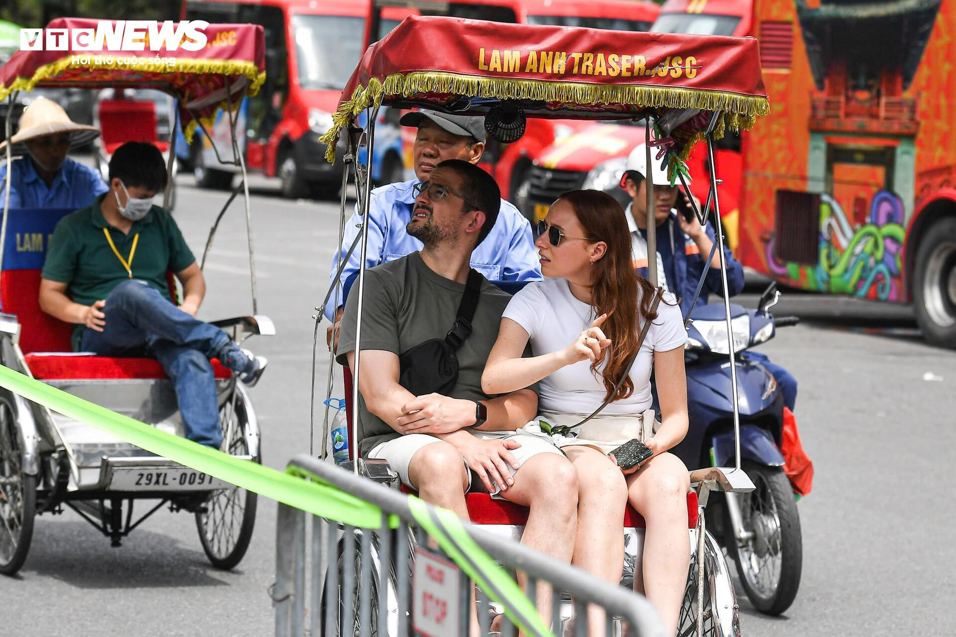 Sau 1 tháng bị tháo dỡ, tòa nhà 'Hàm cá mập' giữa Thủ đô giờ ra sao? - 12