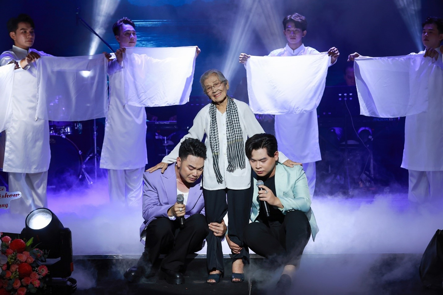 Tuổi 93 của NSƯT Phi Điểu: Được cống hiến cho nghệ thuật là niềm vui, động lực sống  - Ảnh 2.