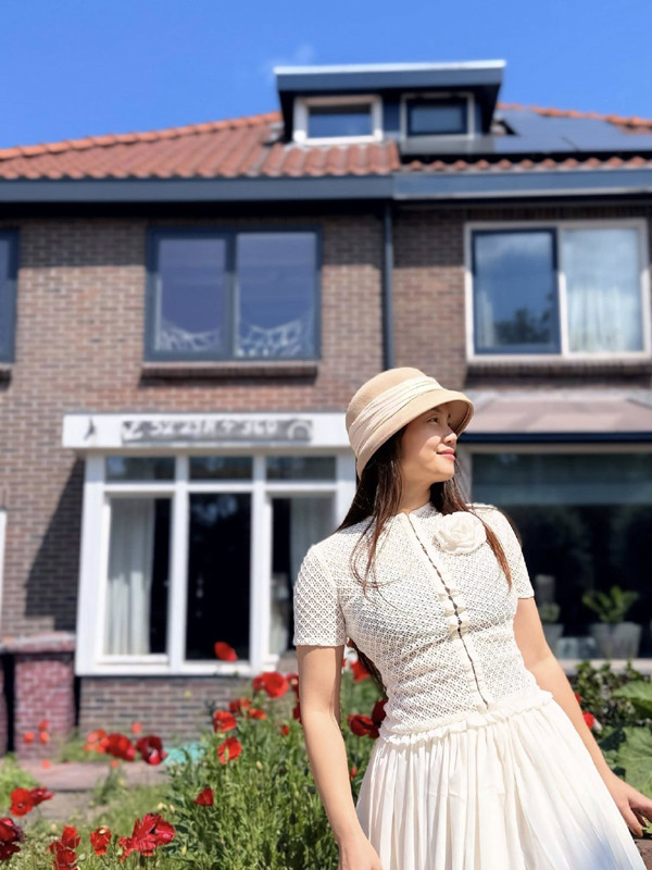 Vẻ đẹp đằm thắm của nữ ca sĩ sao mai điểm quê Quảng Ninh cùng thế hệ với Tùng Dương, Khánh Linh  - Ảnh 7.