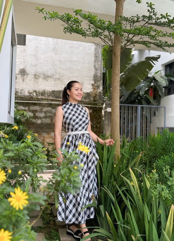 Vẻ đẹp đằm thắm của nữ ca sĩ sao mai điểm quê Quảng Ninh cùng thế hệ với Tùng Dương, Khánh Linh  - Ảnh 5.