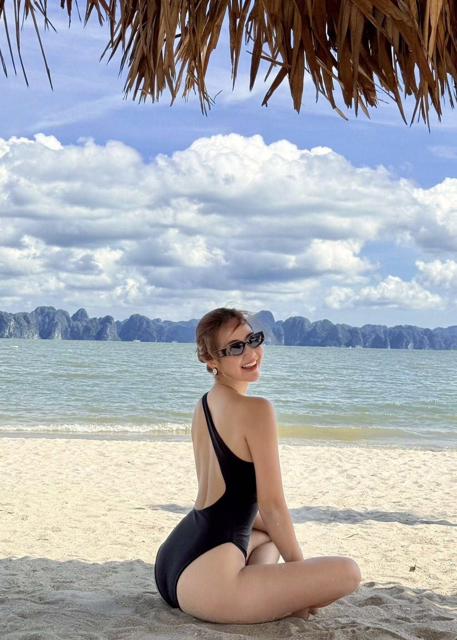 Huyền Lizzie chuộng bikini cắt khoét táo bạo, phô trương đường cong - Ảnh 5.