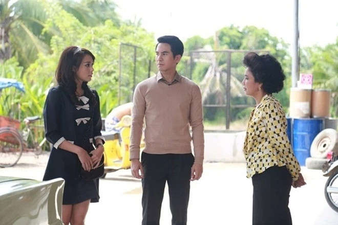 Sinh nhật bố chồng tôi vào bếp từ sáng tới trưa còn em dâu ngồi chơi khi mẹ chồng nói câu này vợ chồng tôi bỏ đi