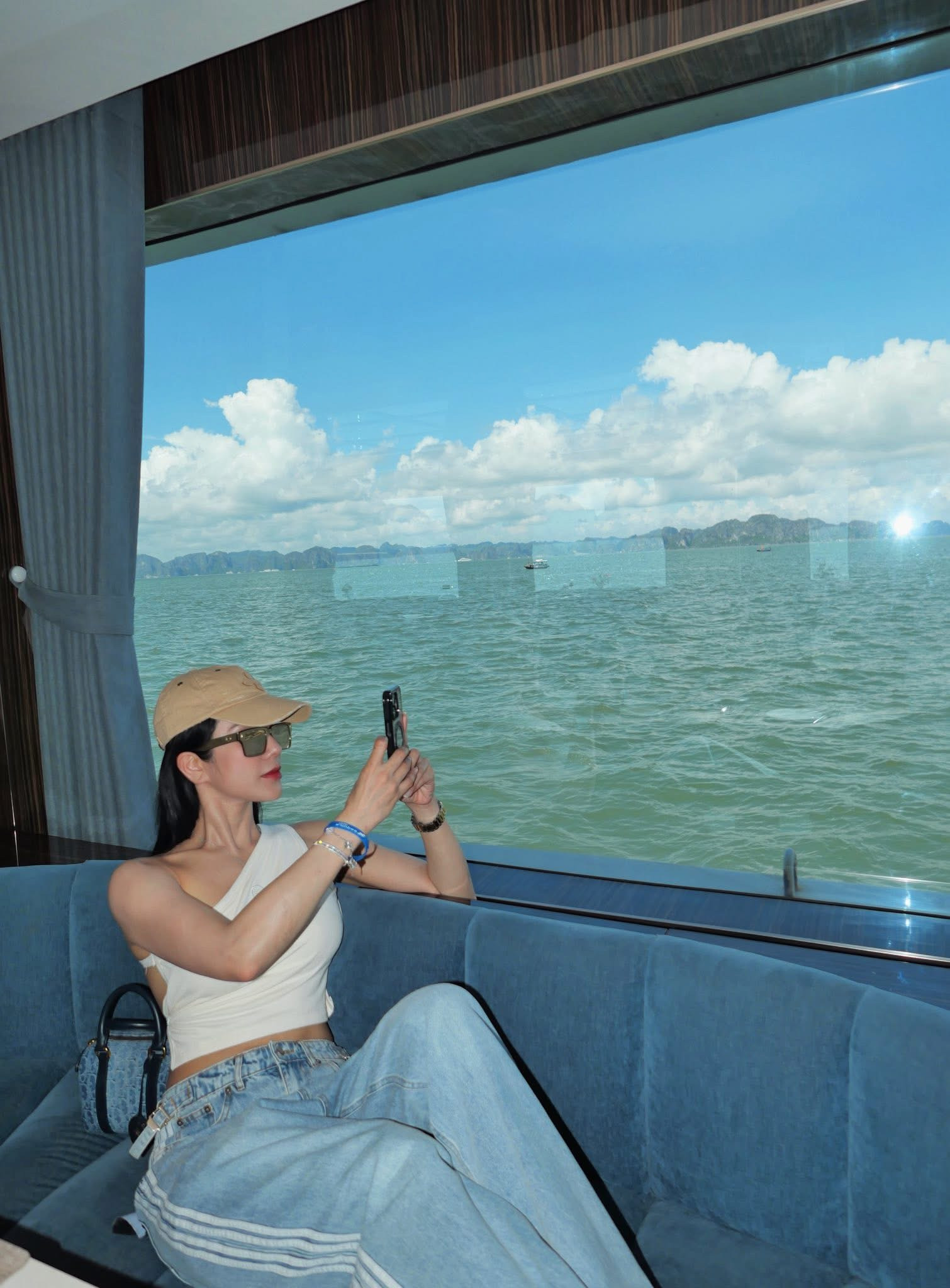 Thời trang đi biển 'gây sốt' của bà mẹ 2 con Diệp Lâm Anh

 - Ảnh 4.