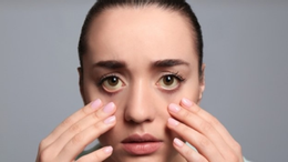 Nhiều dấu hiệu cảnh báo gan nhiễm mỡ xuất hiện ngay trên vùng mặt lại ít được chú ý. (Ảnh: Health Digets)