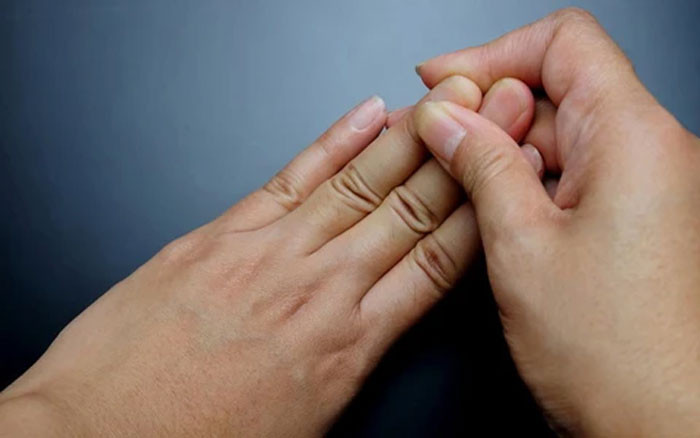 Tuổi thọ dài hay ngắn nhìn vào mu bàn tay Người sống thọ thường có 3 biểu hiện này trên mu bàn tay