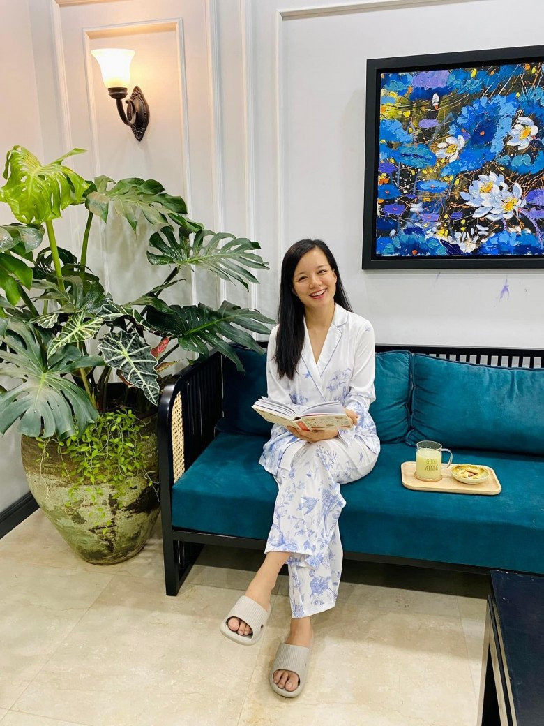 Hé lộ cơ ngơi sang xịn của Minh Trang  MC đang gây tranh cãi trong drama Làng Háo Hức