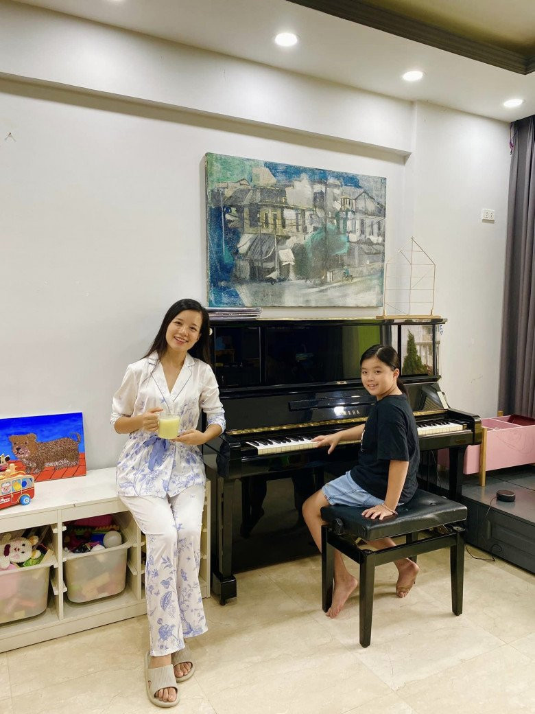 Hé lộ cơ ngơi sang xịn của Minh Trang  MC đang gây tranh cãi trong drama Làng Háo Hức