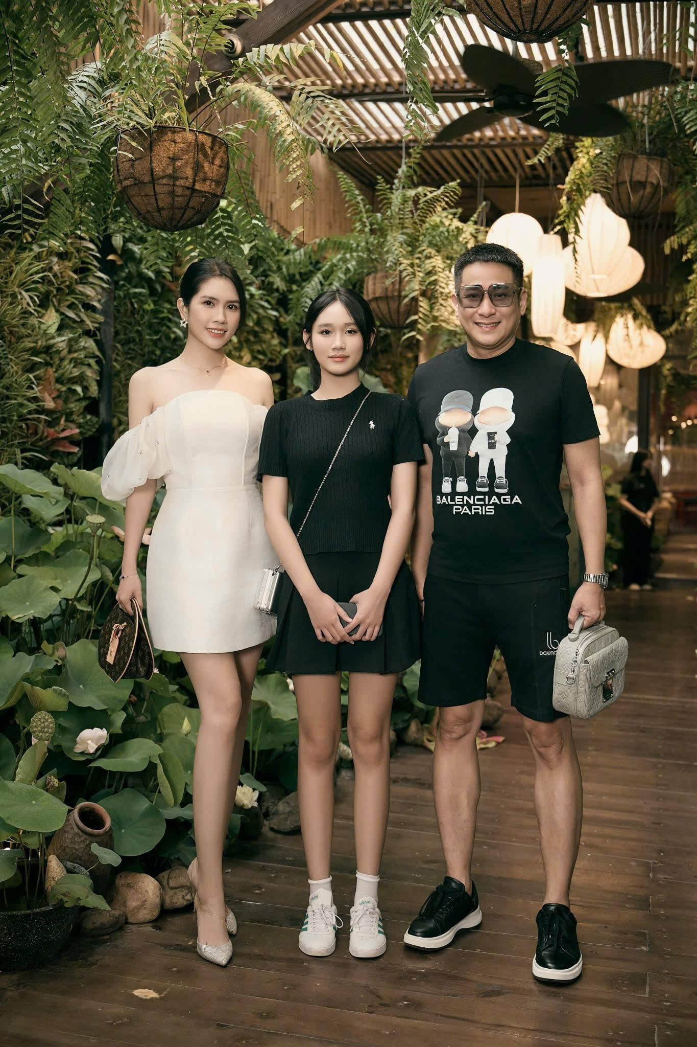 Con gái diễn viên Minh Tiệp gây sốt với visual như hoa hậu, đôi chân dài 'cực phẩm' ở tuổi thiếu niên nhờ chế độ ăn đơn giản đến bất ngờ- Ảnh 1.
