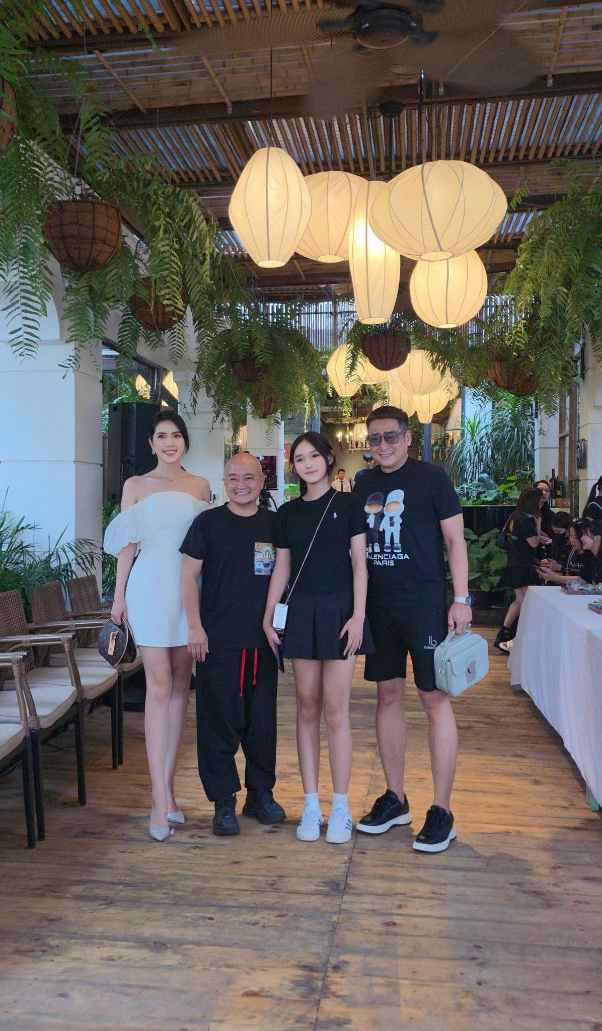 Con gái diễn viên Minh Tiệp gây sốt với visual như hoa hậu, đôi chân dài 'cực phẩm' ở tuổi thiếu niên nhờ chế độ ăn đơn giản đến bất ngờ- Ảnh 2.