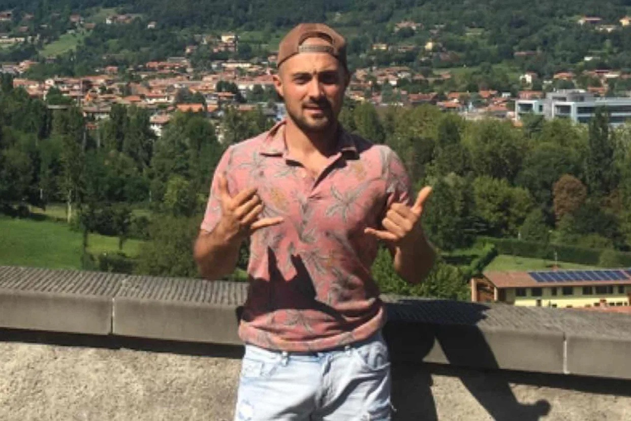 Hé lộ tình tiết đau lòng vụ người đàn ông bị hút vào động cơ máy bay tử vong- Ảnh 1.