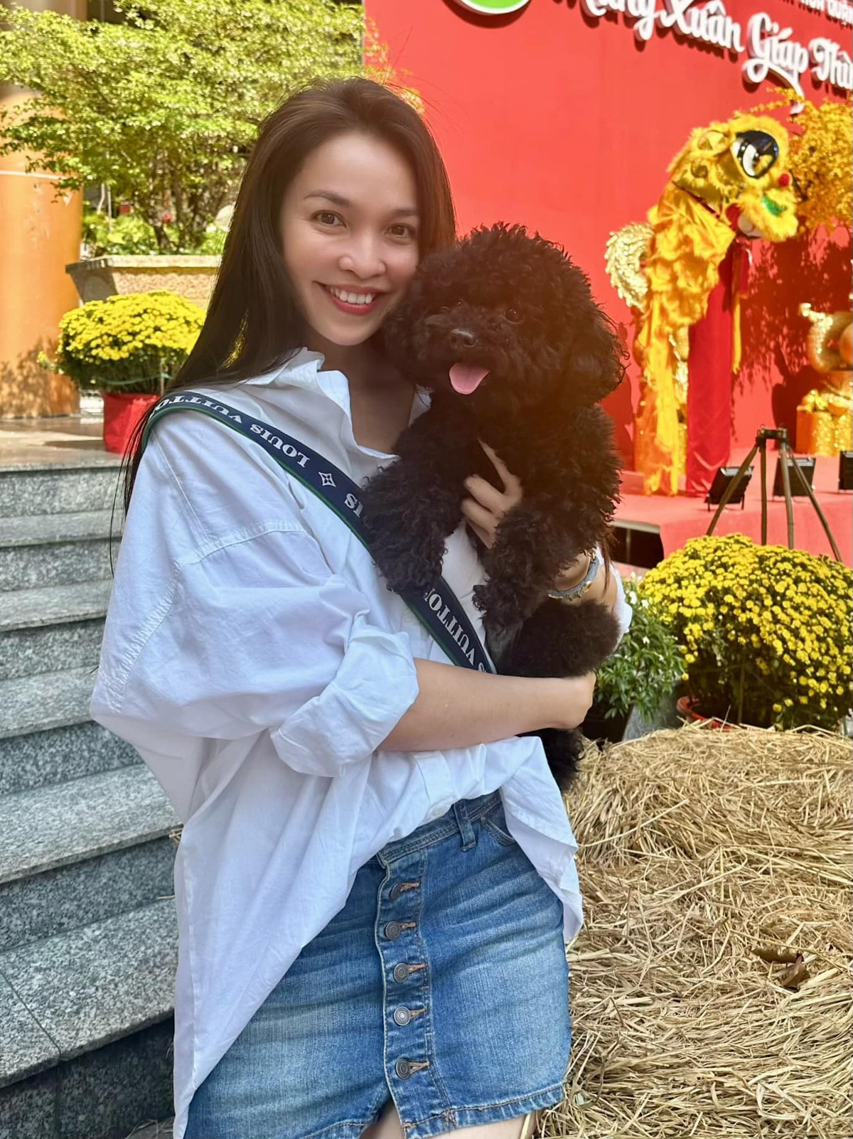 Hiền Thục U50 diện sơ mi cực phong cách và 'hack' tuổi khiến fan 'xin vía'- Ảnh 2.