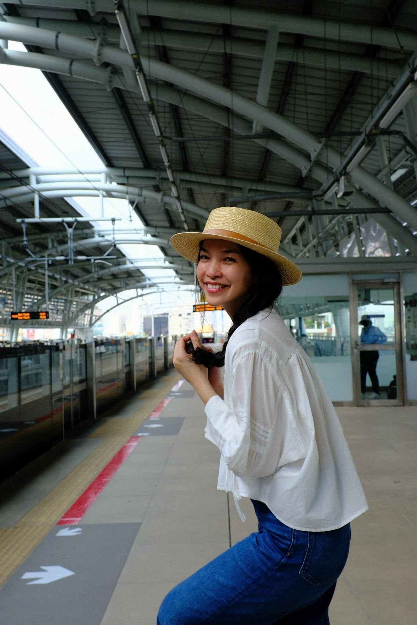 Hiền Thục U50 diện sơ mi cực phong cách và 'hack' tuổi khiến fan 'xin vía'- Ảnh 12.