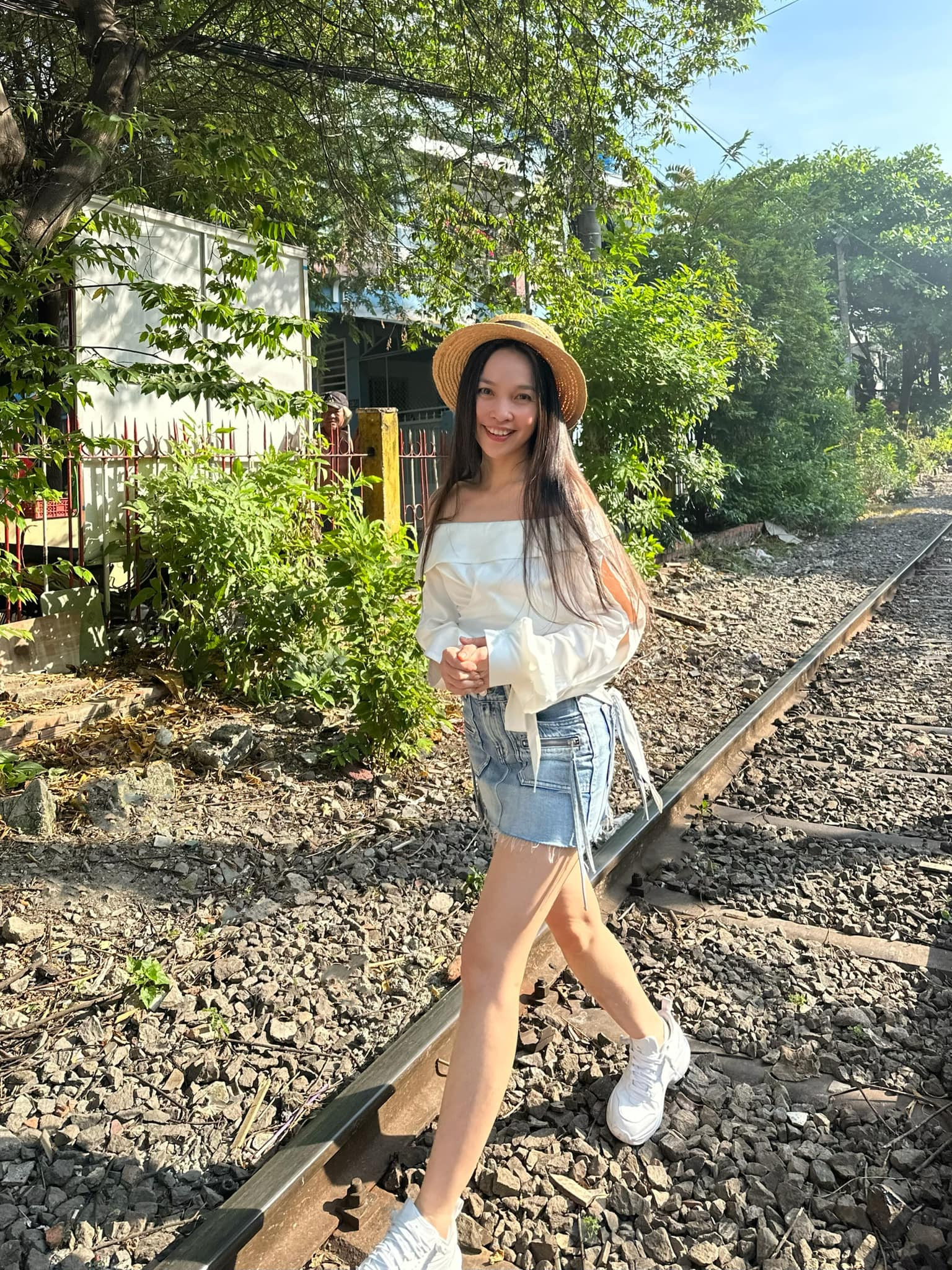 Hiền Thục U50 diện sơ mi cực phong cách và 'hack' tuổi khiến fan 'xin vía'- Ảnh 8.