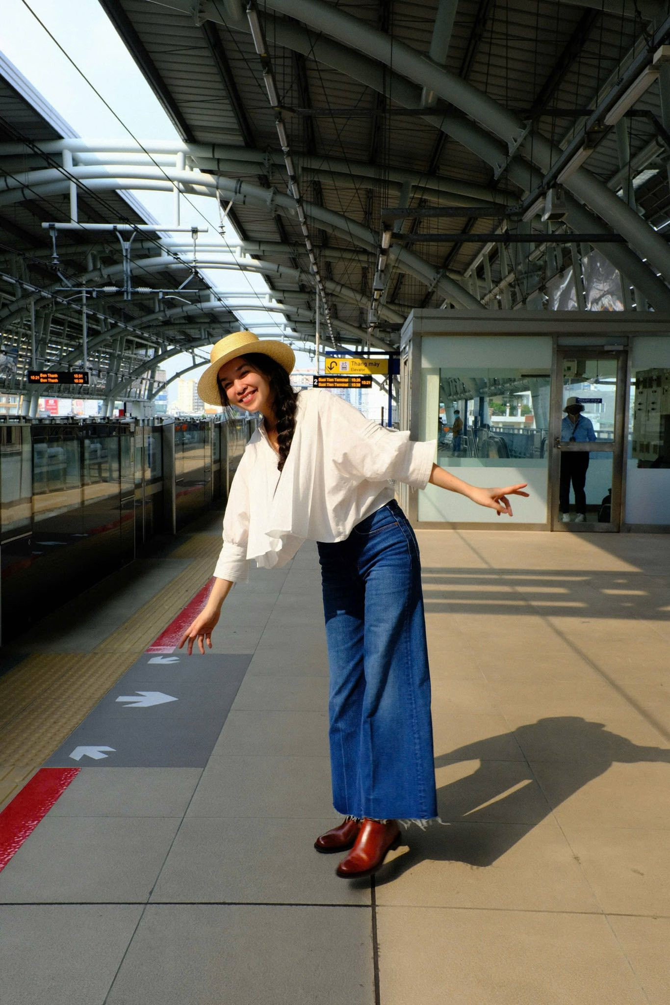 Hiền Thục U50 diện sơ mi cực phong cách và 'hack' tuổi khiến fan 'xin vía'- Ảnh 10.